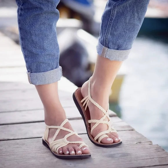 Plaka Palm Leaf Flat Sandals - Picture 3 of 10